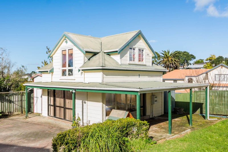 251A Glenfield Road, Hillcrest, Auckland - Carousel 1