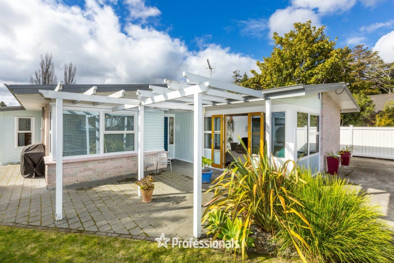 7B Chatsworth Road, Silverstream, Upper Hutt - Carousel 1