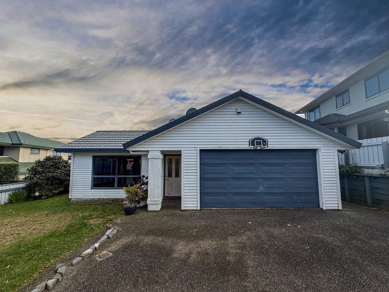 10 Cabbage Tree Grove, Woodridge, Wellington - Carousel 1