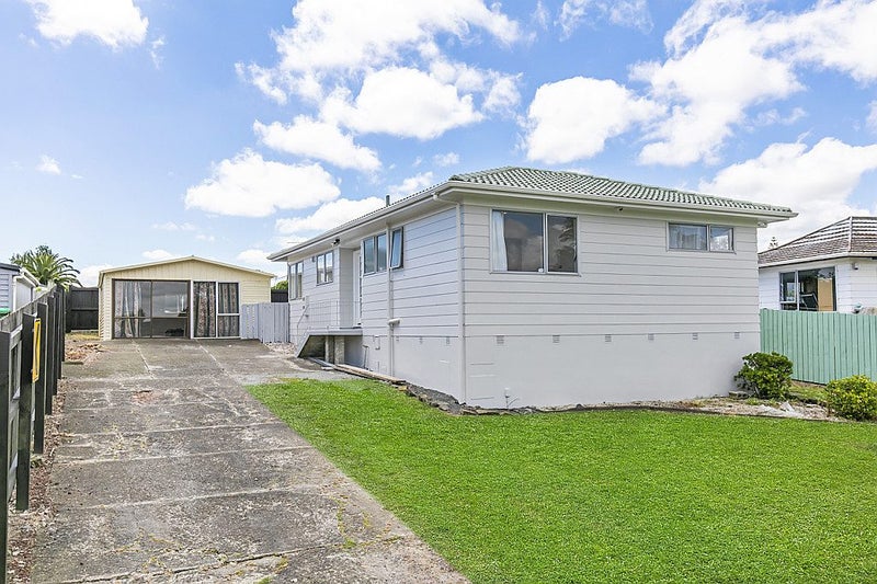 58 Hyperion Drive, Randwick Park, Auckland - Carousel 1