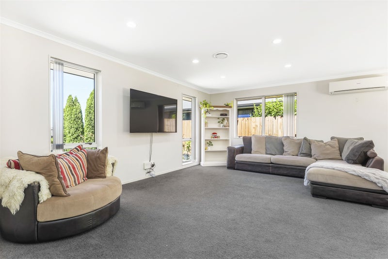 64 Farnborough Drive, Grandview Heights, Hamilton - Carousel 2