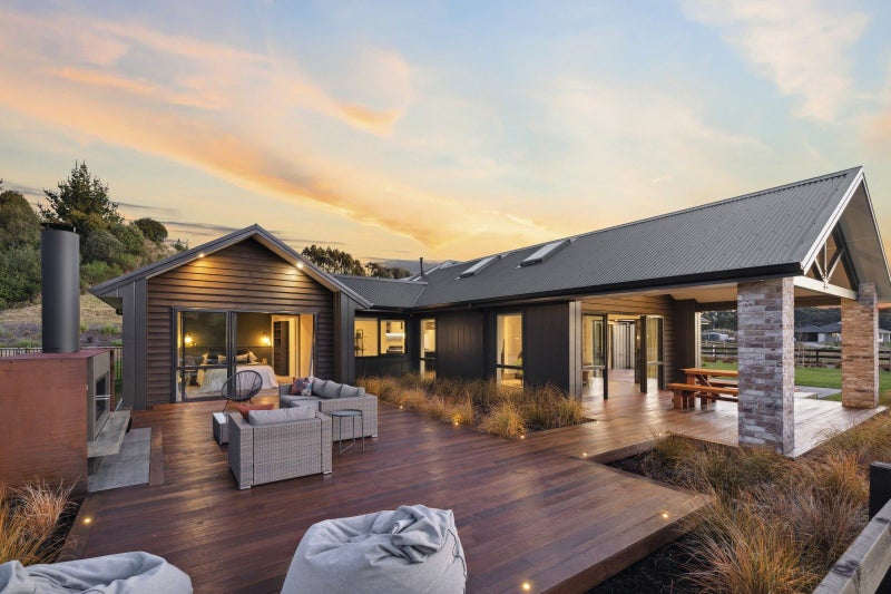 11 Lochridge Drive, Kinloch, Taupō - Carousel 1