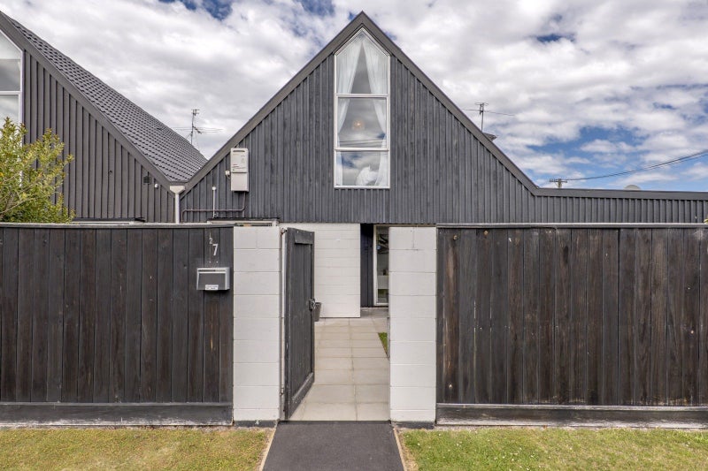 2/7 Highgate Avenue, Merivale, Christchurch - Carousel 2