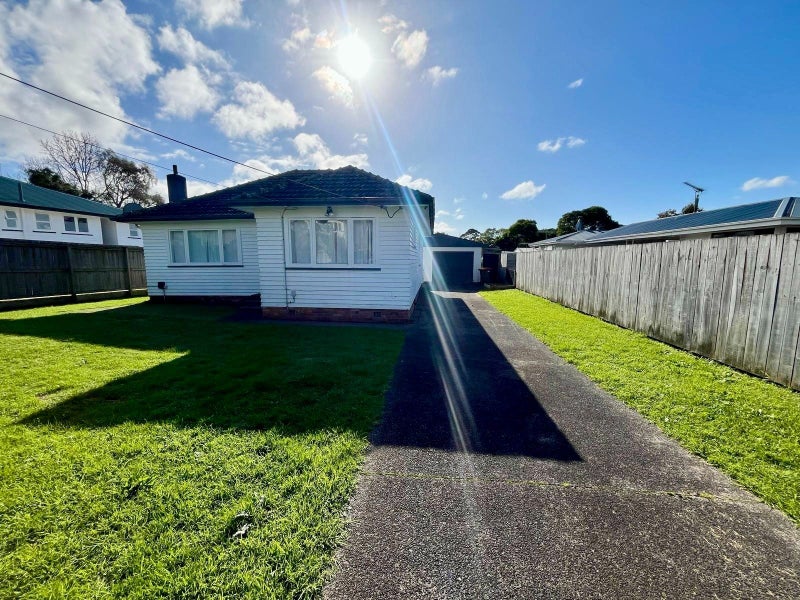 55 Beaubank Road, Kelston, Auckland - Carousel 1