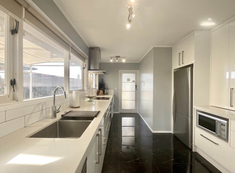 30 Cornwall Road, Papatoetoe, Auckland - Carousel 2