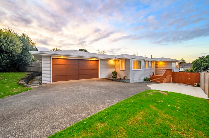 12 Advene Road, Cockle Bay, Auckland - Carousel 1