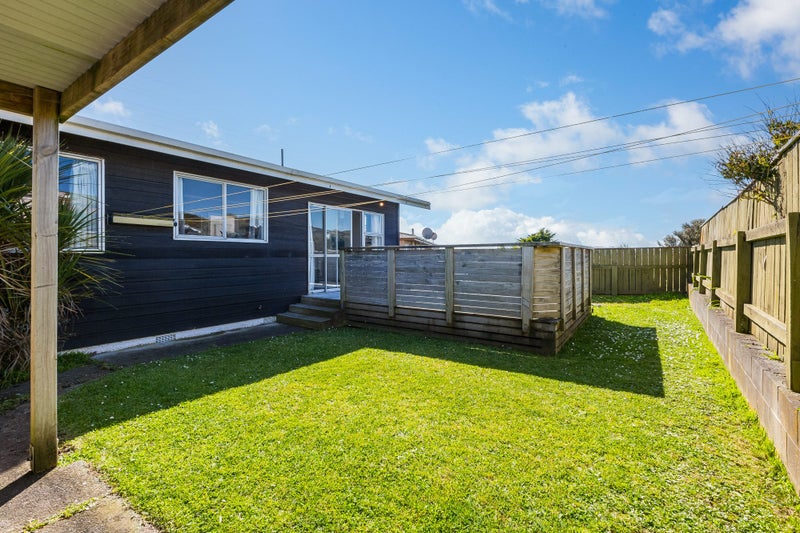 2A Colchester Crescent, Newlands, Wellington - Carousel 2