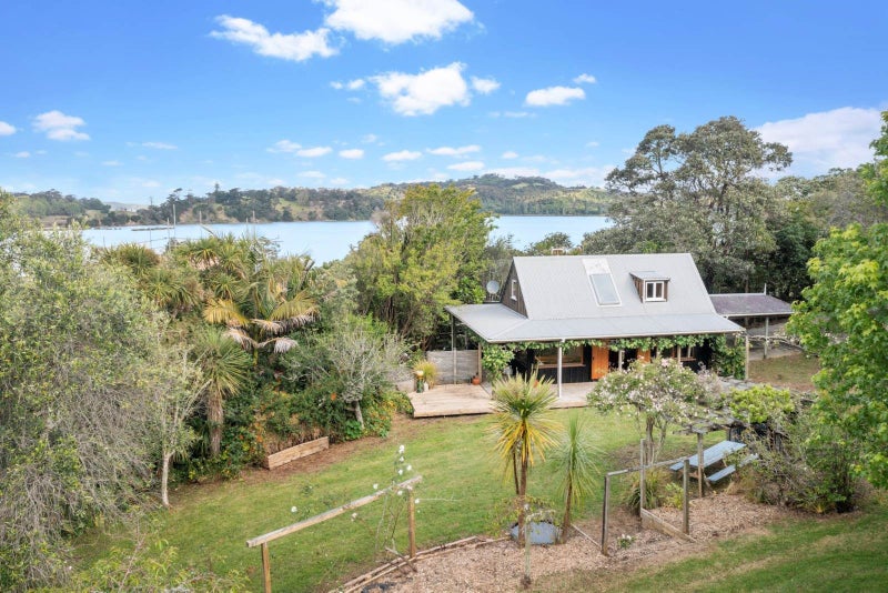 1 Young Street, Mahurangi East, Warkworth - Carousel 1