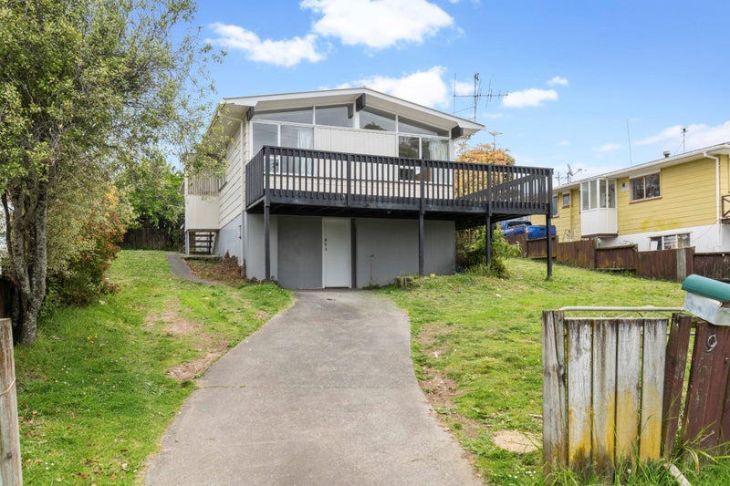 9 Maytime Street, Clover Park, Auckland - Carousel 1