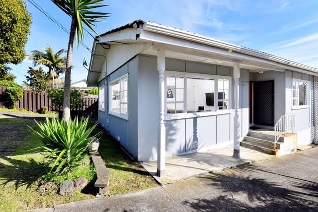 2/37 Glencoe Road, Browns Bay, Auckland - Carousel 1