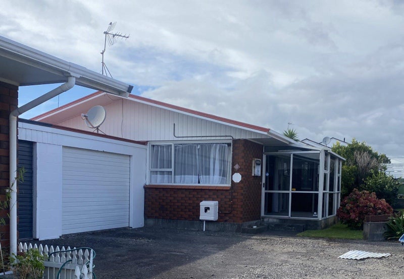 4/6 Karamu Street, Strandon, New Plymouth - Carousel 2