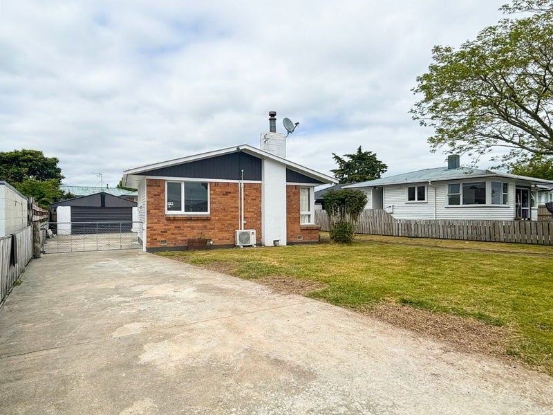 77 Collins Road, Melville, Hamilton - Carousel 1