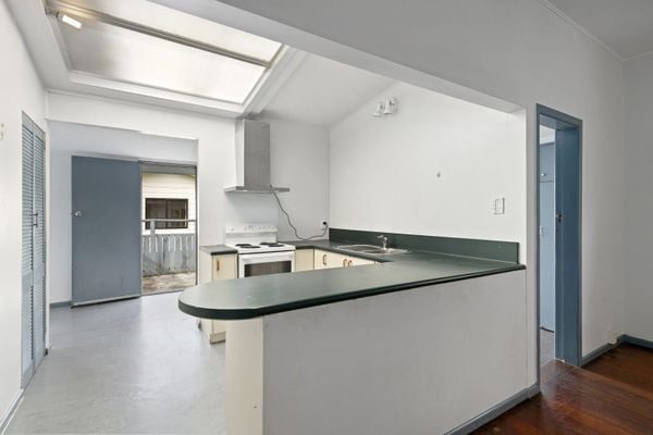 1/12 Awamutu Grove, Waiwhetu, Lower Hutt - Carousel 1