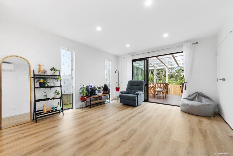 9/25 Vodanovich Road, Te Atatu South, Auckland - Carousel 1