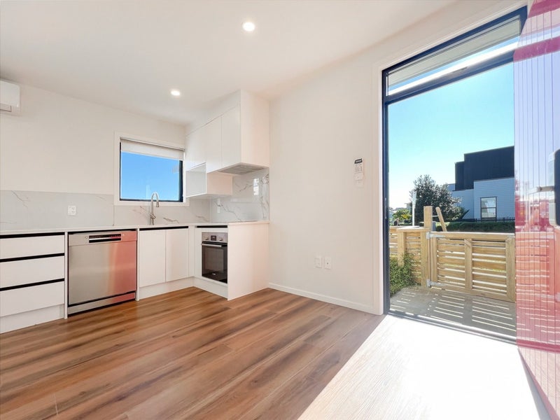 21 Tahingamanu Road, Hobsonville, Auckland - Carousel 2