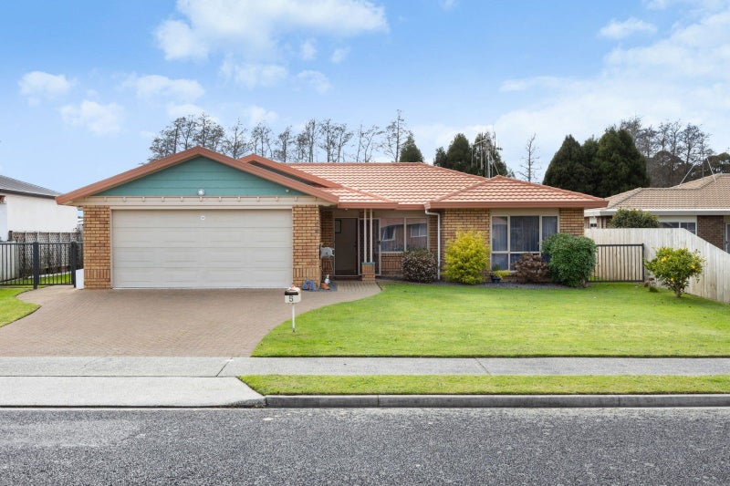5 Reynolds Drive, Glenview, Hamilton - Carousel 1