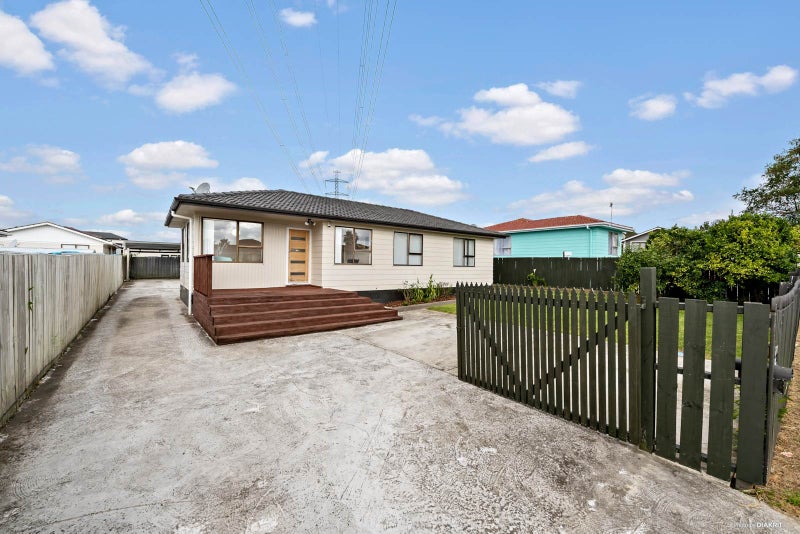 26 Dissmeyer Drive, Clover Park, Auckland - Carousel 1