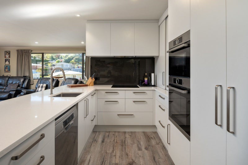 12 Russell Street, Picton - Carousel 2