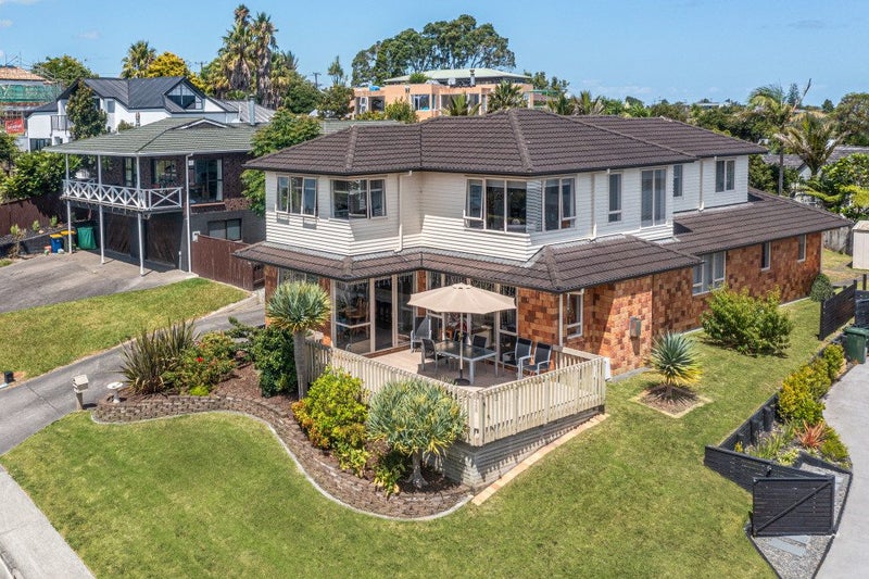 12 Mayall Avenue, Beach Haven, Auckland - Carousel 1