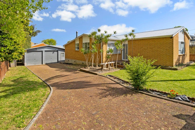 24 Blacklock Avenue, Henderson, Auckland - Carousel 2