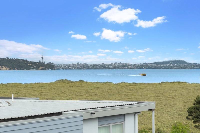 33 Oakpark Place, West Harbour, Auckland - Carousel 1