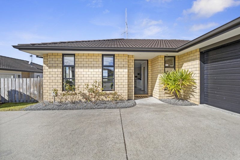 16 Galloway Crescent, Pyes Pa, Tauranga - Carousel 1