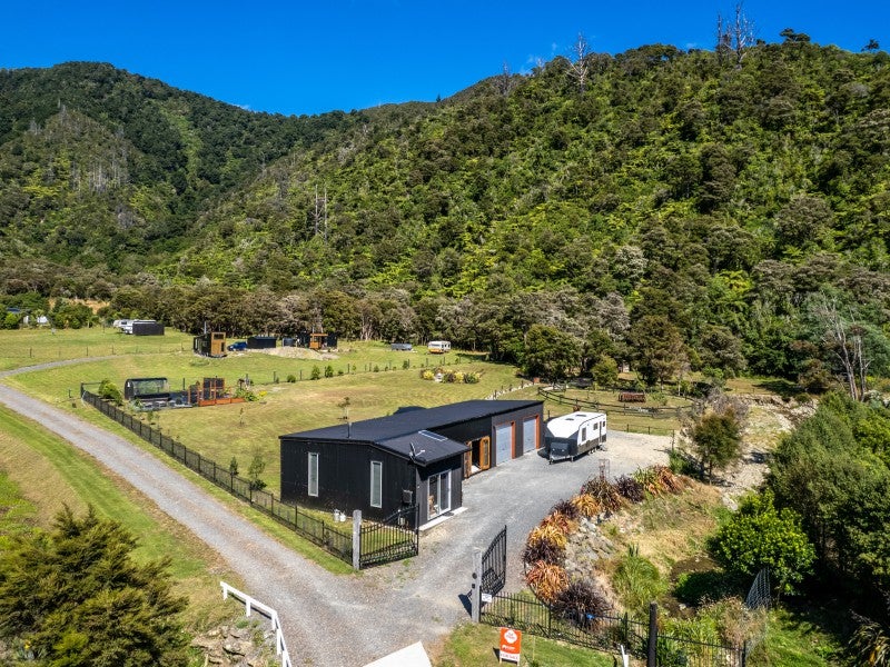 12 Manuka Drive, Ngākuta Bay, Picton - Carousel 2