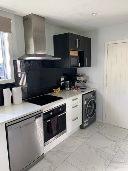 12 Rossmore Terrace, Murrays Bay, Auckland - Carousel 2