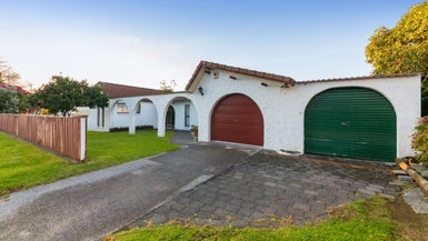 2B Hazeldene Place, Opaheke, Papakura - Carousel 1