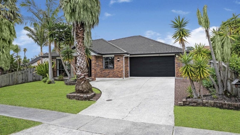 7 Holsten Place, Massey, Auckland - Carousel 1