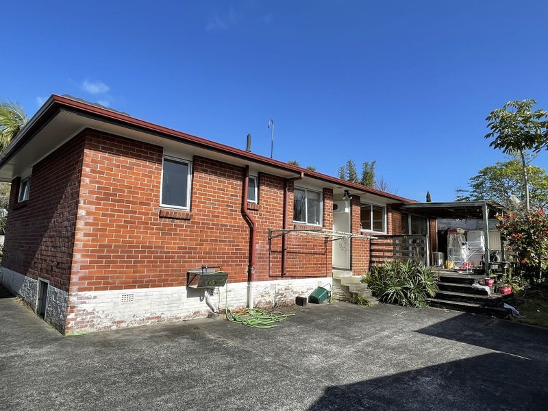 17 Uppingham Crescent, Hillcrest, Auckland - Carousel 1