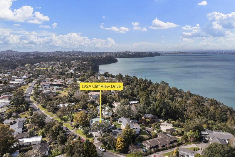 192A Cliff View Drive, Green Bay, Auckland - Carousel 2