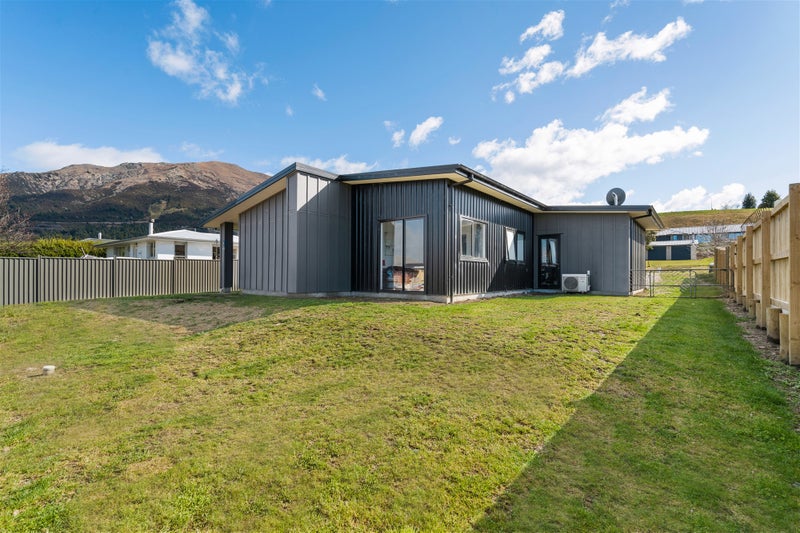 16 Woodpecker Street, Lake Hāwea - Carousel 1