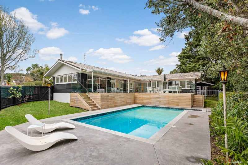 12 Iorangi Place, Hillpark, Auckland - Carousel 1