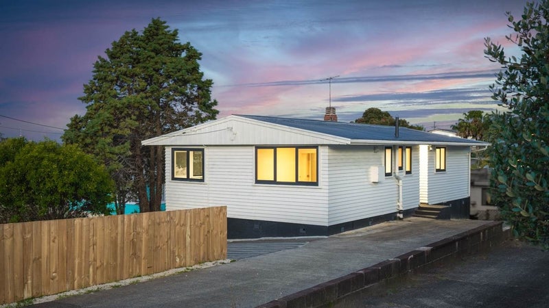 9 Kelwyn Road, Kelston, Auckland - Carousel 1