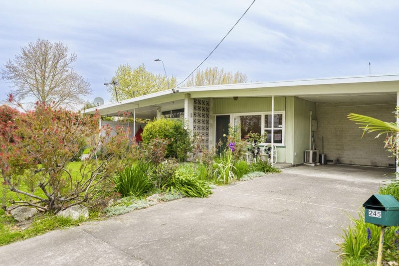 245 Kenilworth Road, Mayfair, Hastings - Carousel 2