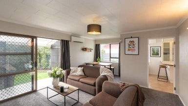 17B Cecil Place, Cloverlea, Palmerston North - Carousel 1