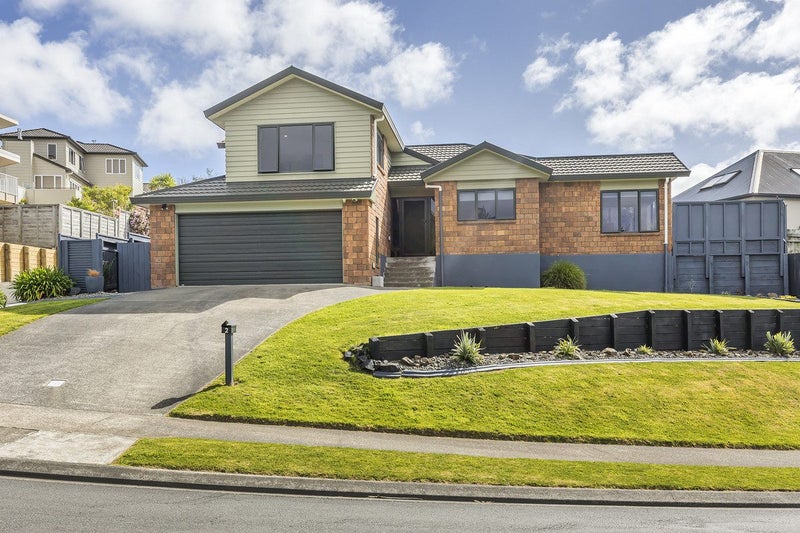 2 Endeavour Drive, Whitby, Porirua - Carousel 1