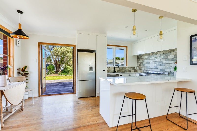 5 Saint Lukes Place, Bader, Hamilton - Carousel 2