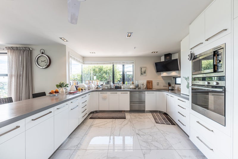 9 Inverness Lane, Redcliffs, Christchurch - Carousel 2