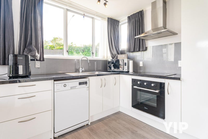 1/24 Horokiwi Road West, Newlands, Wellington - Carousel 2