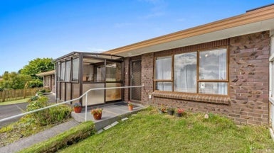 1/58 Highland Park Drive, Highland Park, Auckland - Carousel 1