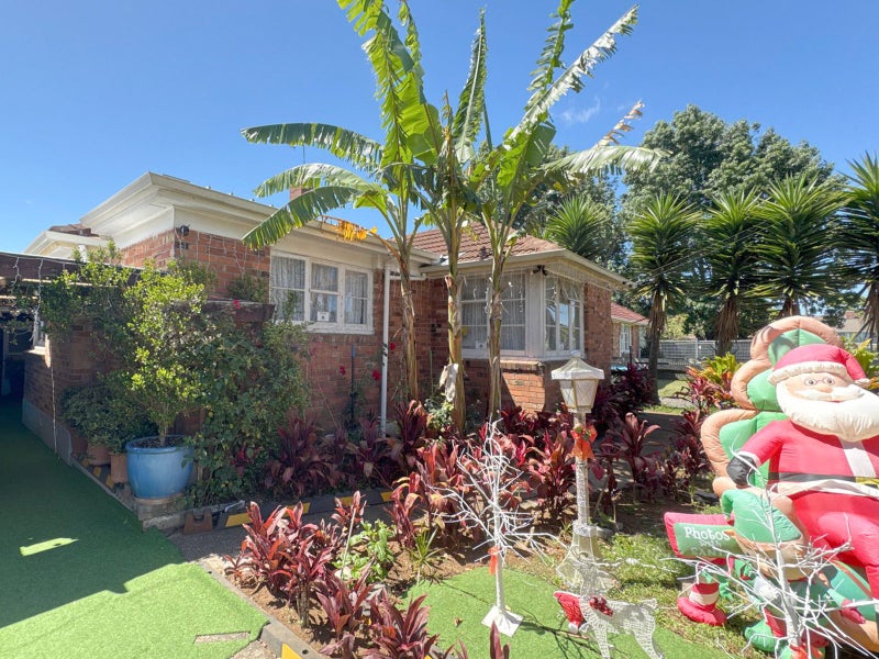 28 Ropata Avenue, Point England, Auckland - Carousel 2