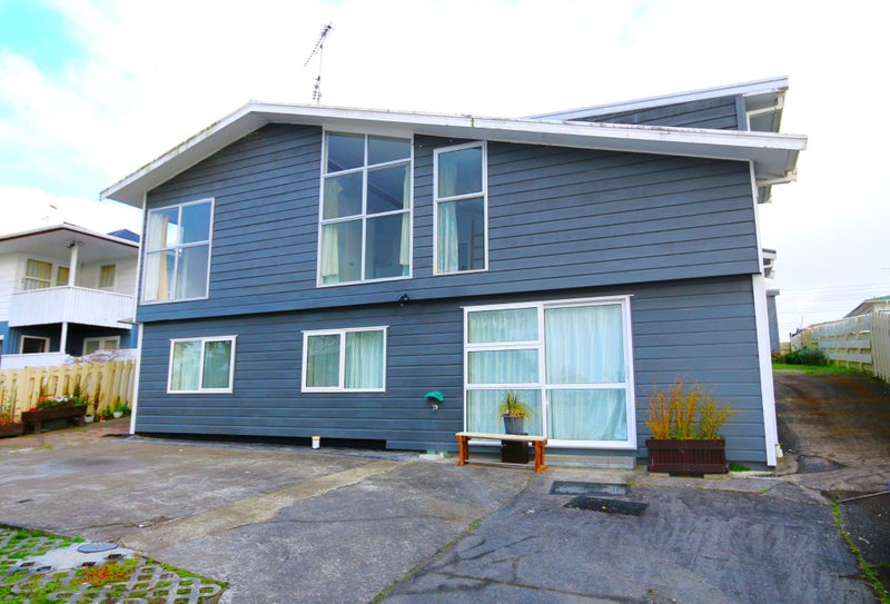 20 Rosewarne Crescent, Glendene, Auckland - Carousel 2