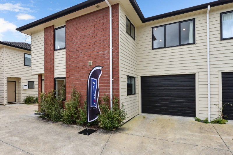 2/12 Short Street, Claudelands, Hamilton - Carousel 1