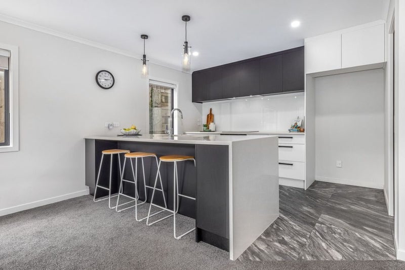 1A Te Reinga View, Tawa, Wellington - Carousel 1