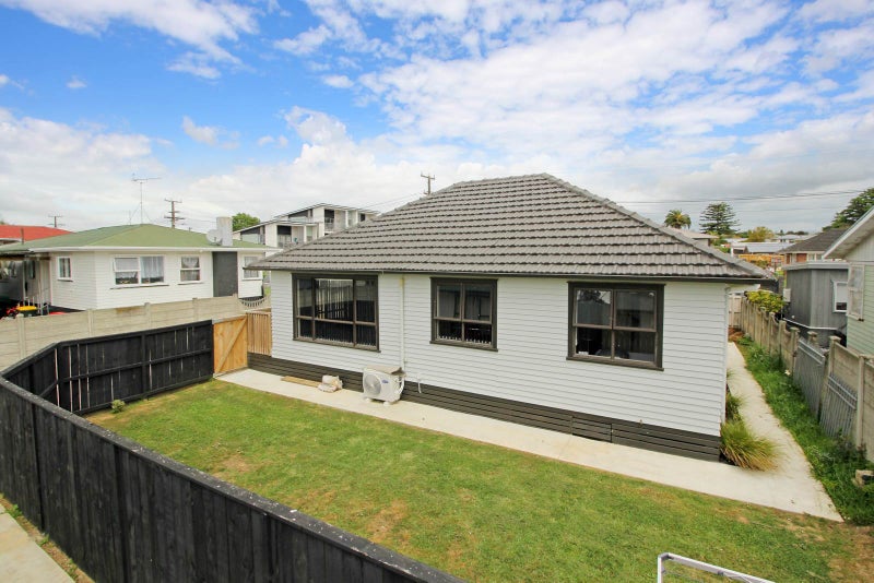 12 Everitt Road, Otara, Auckland - Carousel 1