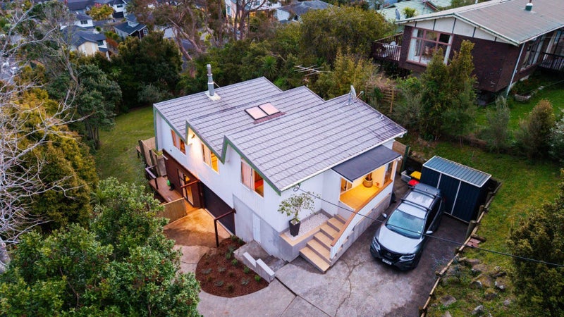 1000 East Coast Road, Northcross, Auckland - Carousel 1