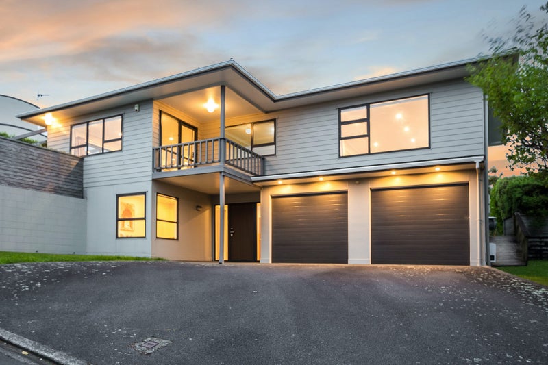 5 The Top Gallant, Whitby, Porirua - Carousel 1