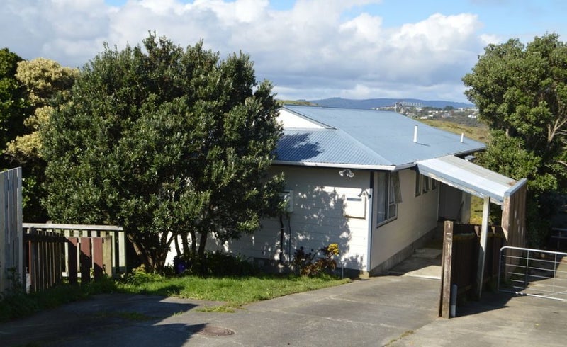 146 Gloaming Hill, Titahi Bay, Porirua - Carousel 1